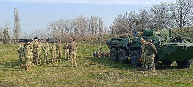 Laktanyalátogatás a székesfehérvári 102-es alakulatnál.