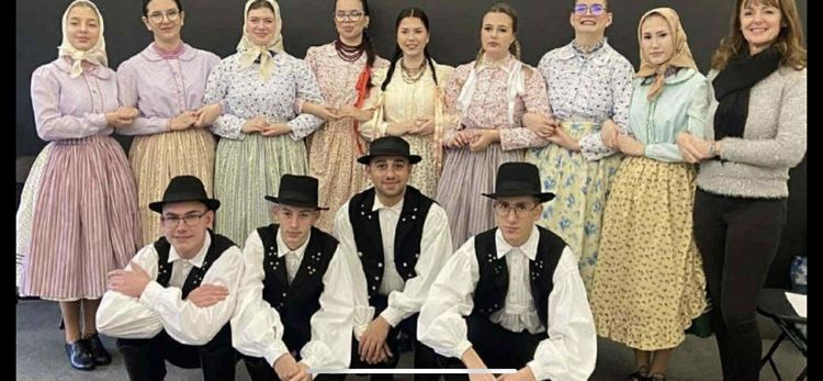 Suri Viktória sikere