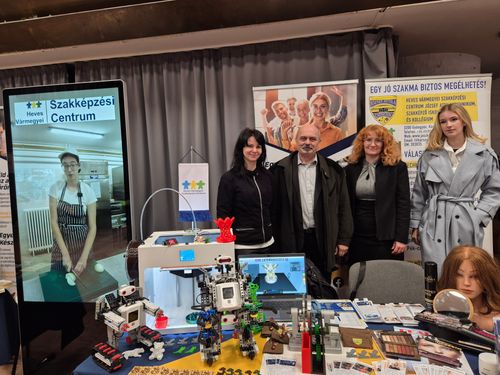 Gy.K.D.Gy.F.Fórumán járt a JASZK !